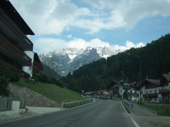 Éjszakai kijárási tilalom Dél-Tirolban, bezárják kapuikat a színházak, mozik és a sportlétesítmények