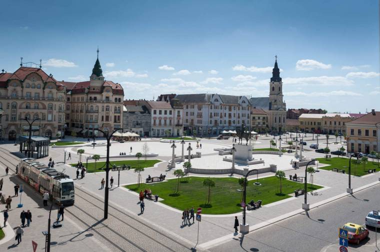 Bünteti a balkáni módra építkezőket a váradi városvezetés, újabb műemlékek újulnak meg