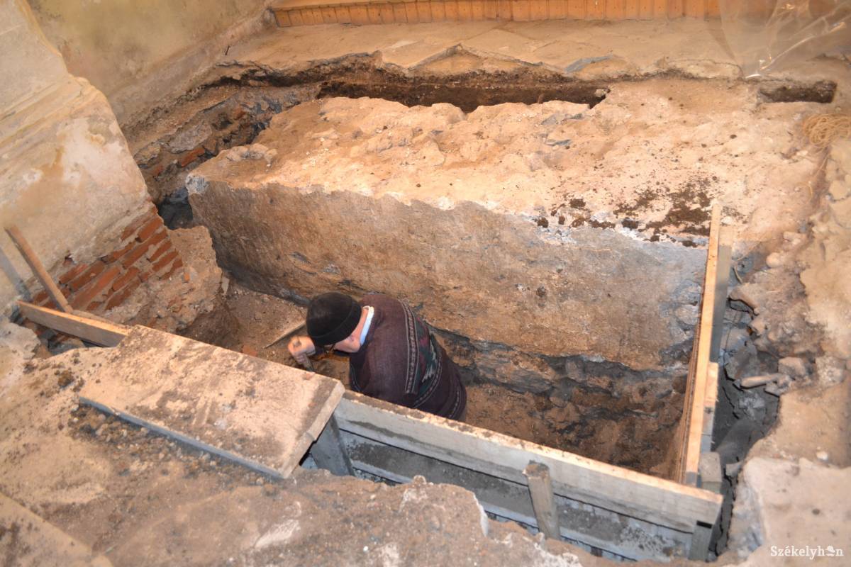 Újabb ásatások zajlottak az alfalvi templomban