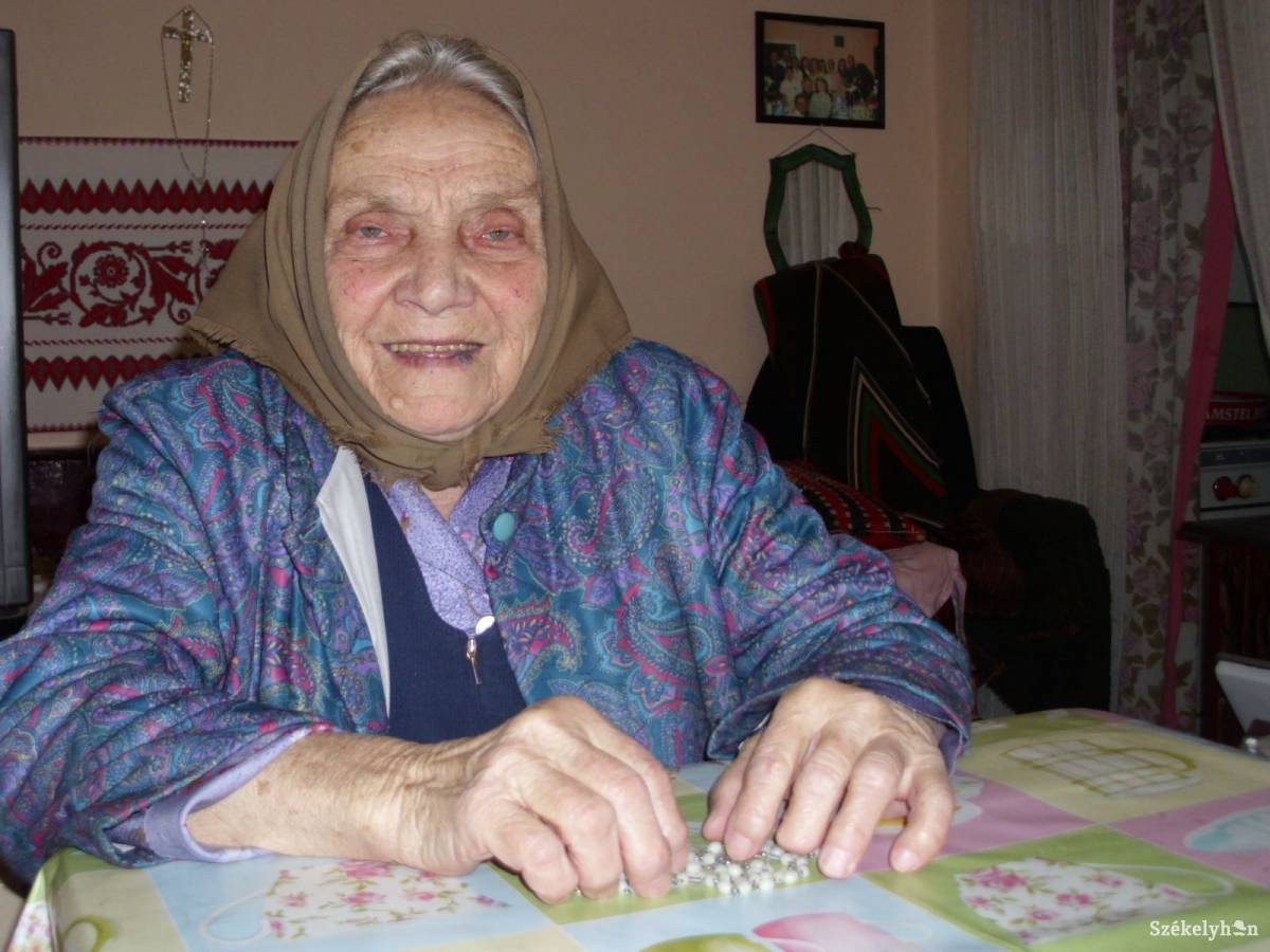 Korpos Anna néni, a csomafalvi krónikás