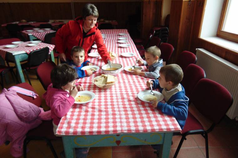 Húsz gyermeknek adnak meleg ebédet