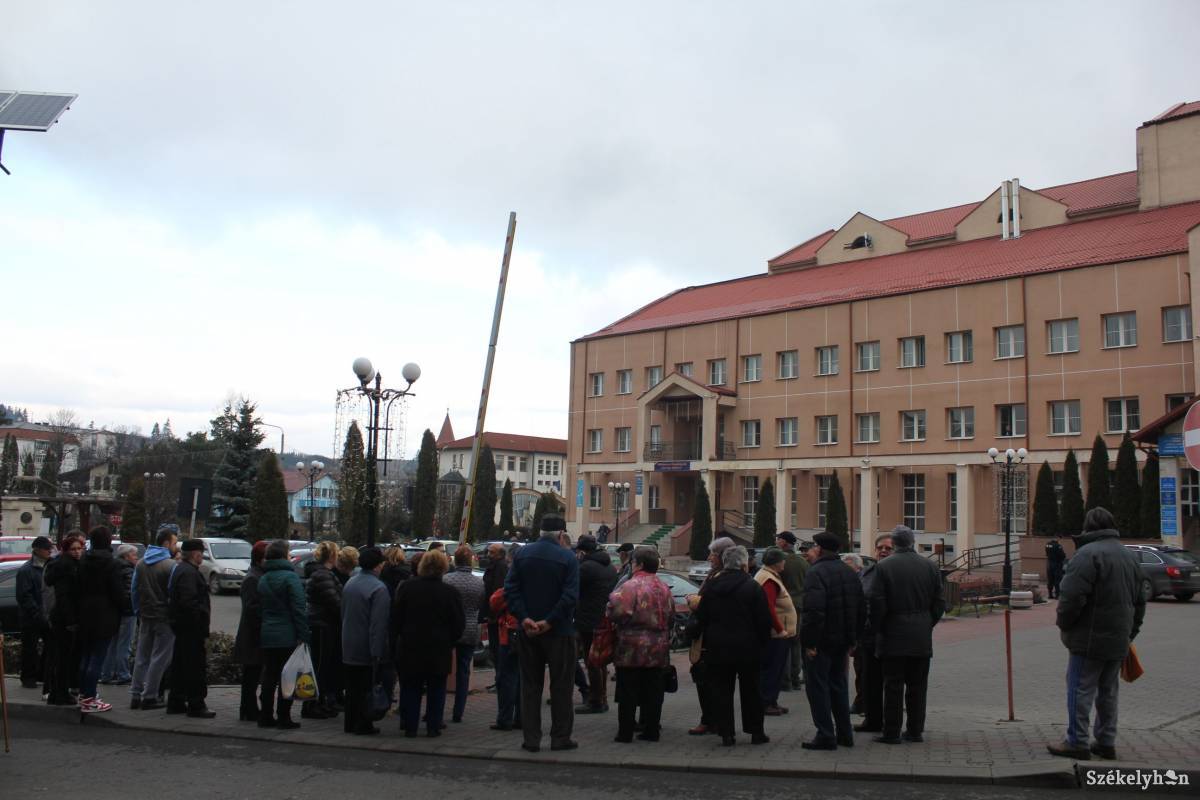 Jelenlétükkel nyomatékosították a közrend helyreállításáért benyújtott petíció fontosságát Maroshévízen
