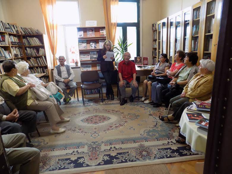 A könyvtár az idősek találkozási, kikapcsolódási helye is