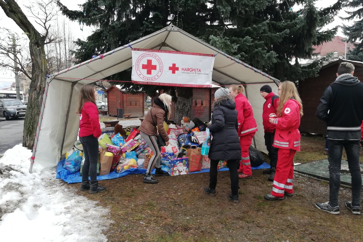 Adománygyűjtést szervez az ukrajnai menekültek számára a Román Vöröskereszt