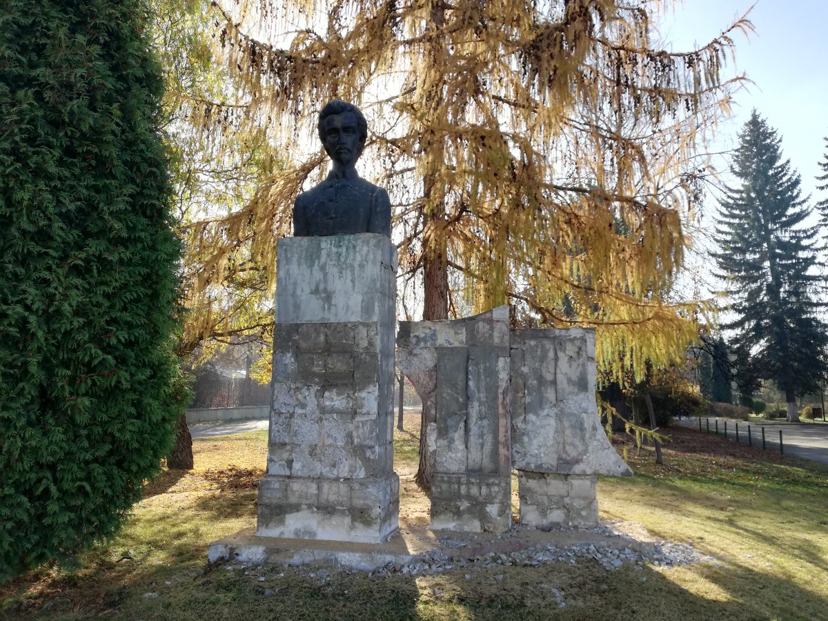 Felújítják a gyergyószentmiklósi Petőfi-szobrot