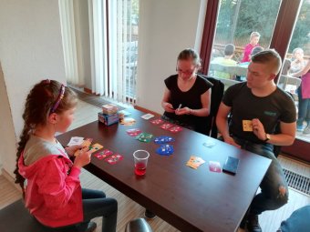 A társasjátékok segítségével közösséget építenek az alfalvi fiatalok