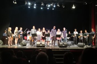 Örömkönnyfakasztó koncertet tartottak a Salamon Ernő gimnazistái