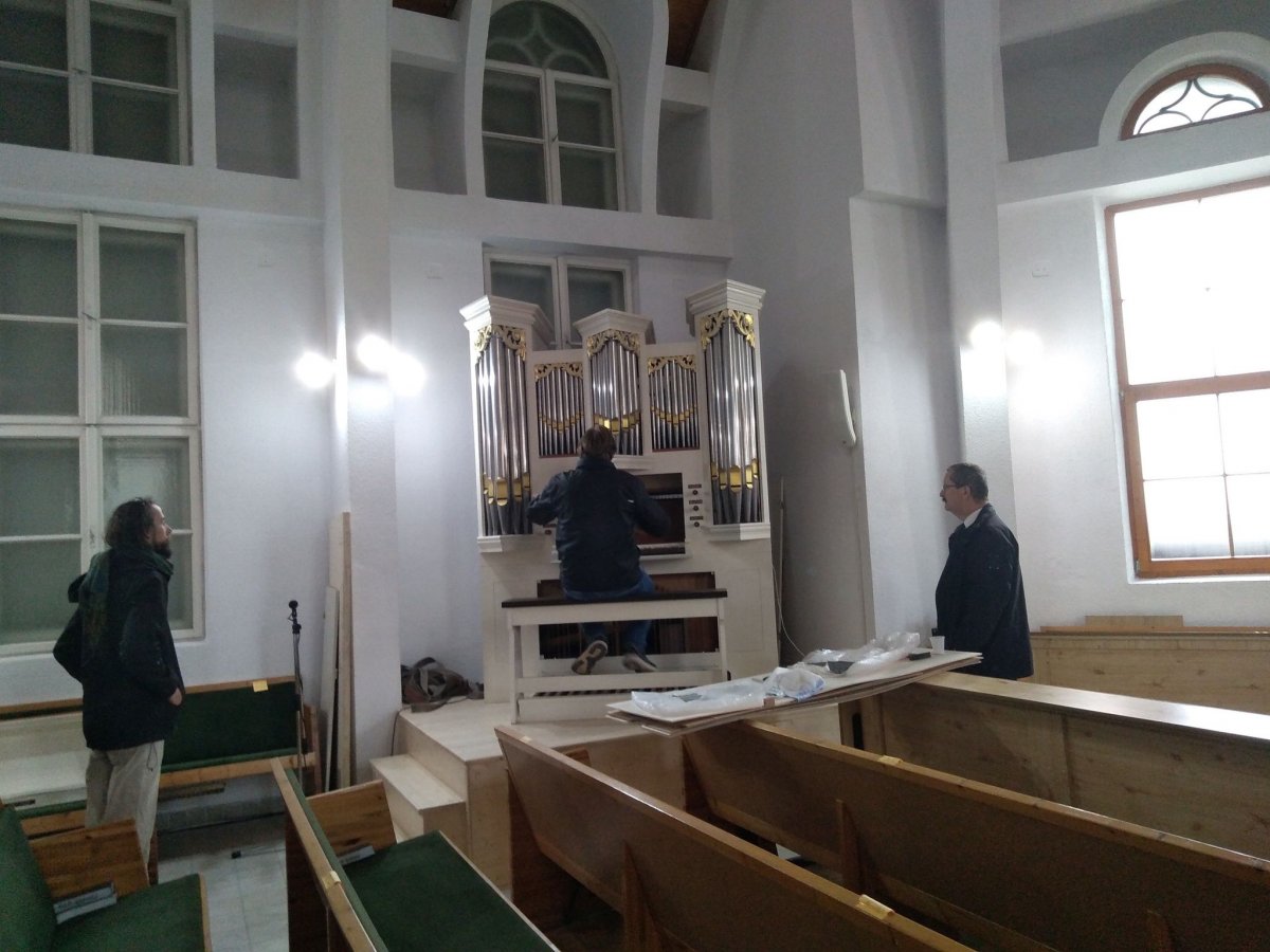 Orgonát avatnak a gyergyószentmiklósi református templomban