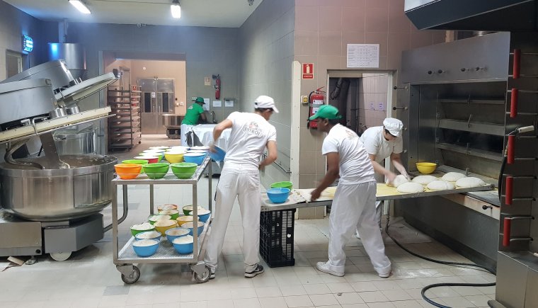 Saját éttermében alkalmazná a két Srí Lanka-i pékmestert egy moldvai vállalkozó