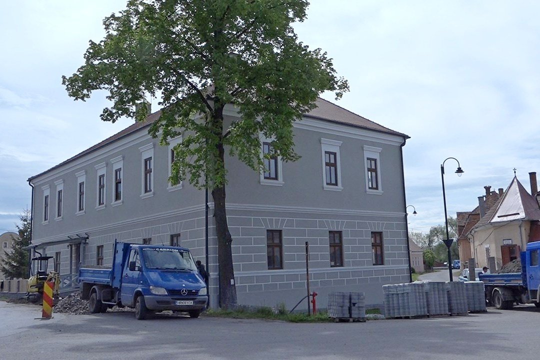 Új épületbe költözik a gyergyóalfalvi községháza
