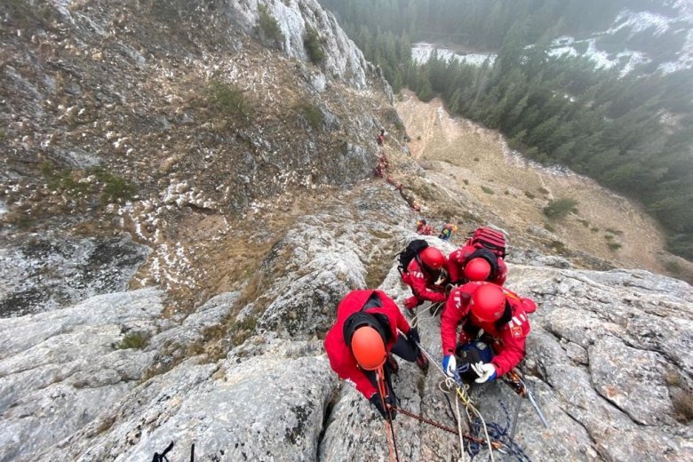 Életmentést gyakoroltak a sziklafalon a gyergyószentmiklósi és székelyudvarhelyi hegyimentők