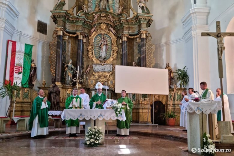 Ünnepi szentmisén iktatták be a gyergyószentmiklósi Szent Miklós Plébánia új főesperesét