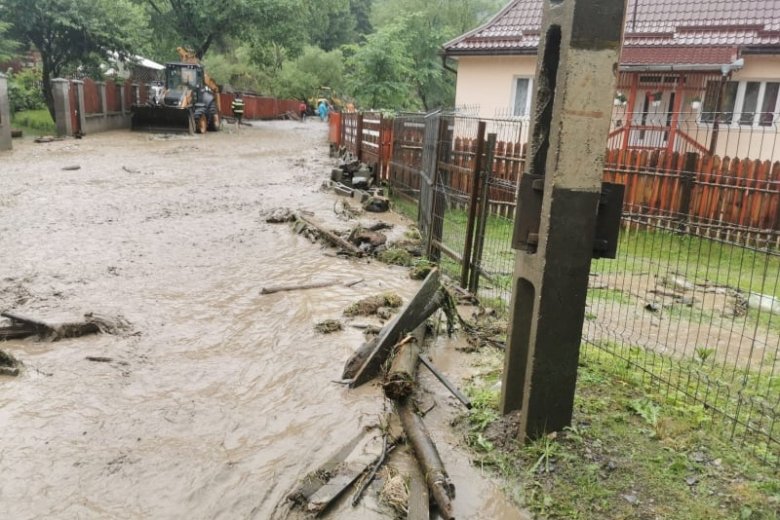 Több erdélyi megyére is árvízriasztást adtak ki a heves esőzések miatt