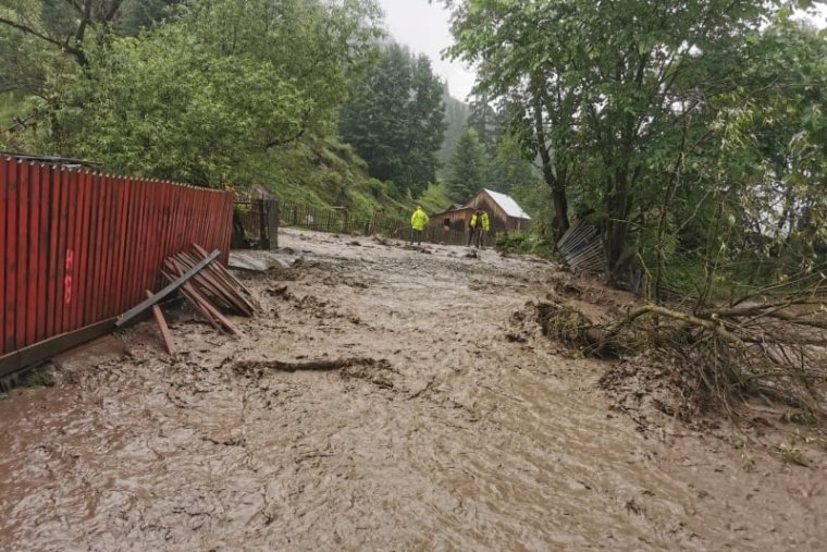 Eső után áradás: árvízvédelmi készültség több erdélyi és bánsági megyében