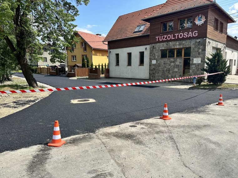 Egy híján minden utcát leaszfaltoztak Gyergyóalfaluban és Borzonton