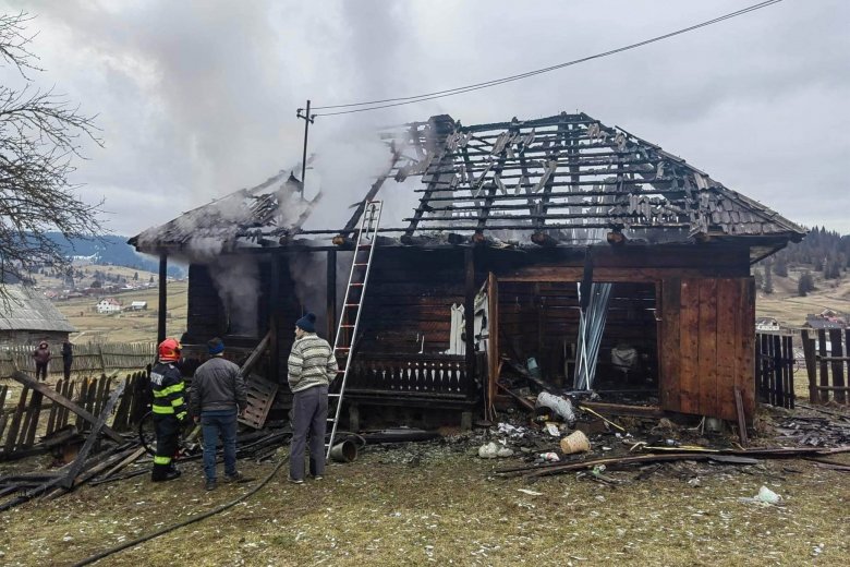 Lángok csaptak fel egy nyári konyhában, életét vesztette egy idős nő