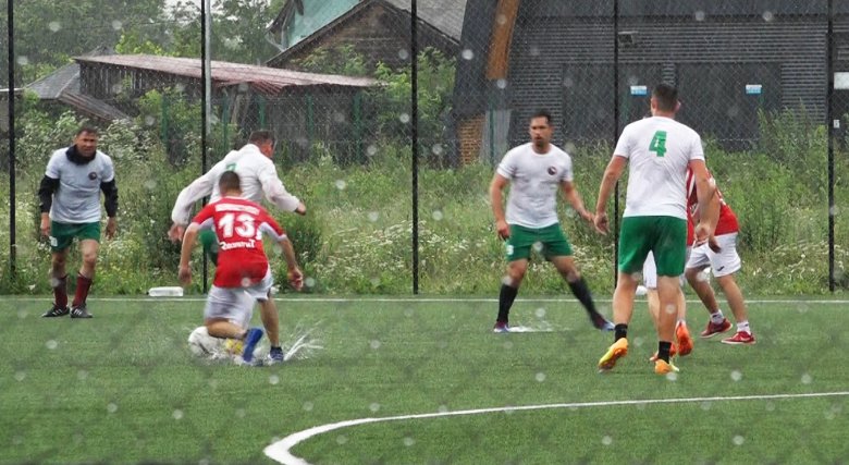 A kis Ferencz Csibi Izabelláért fociztak