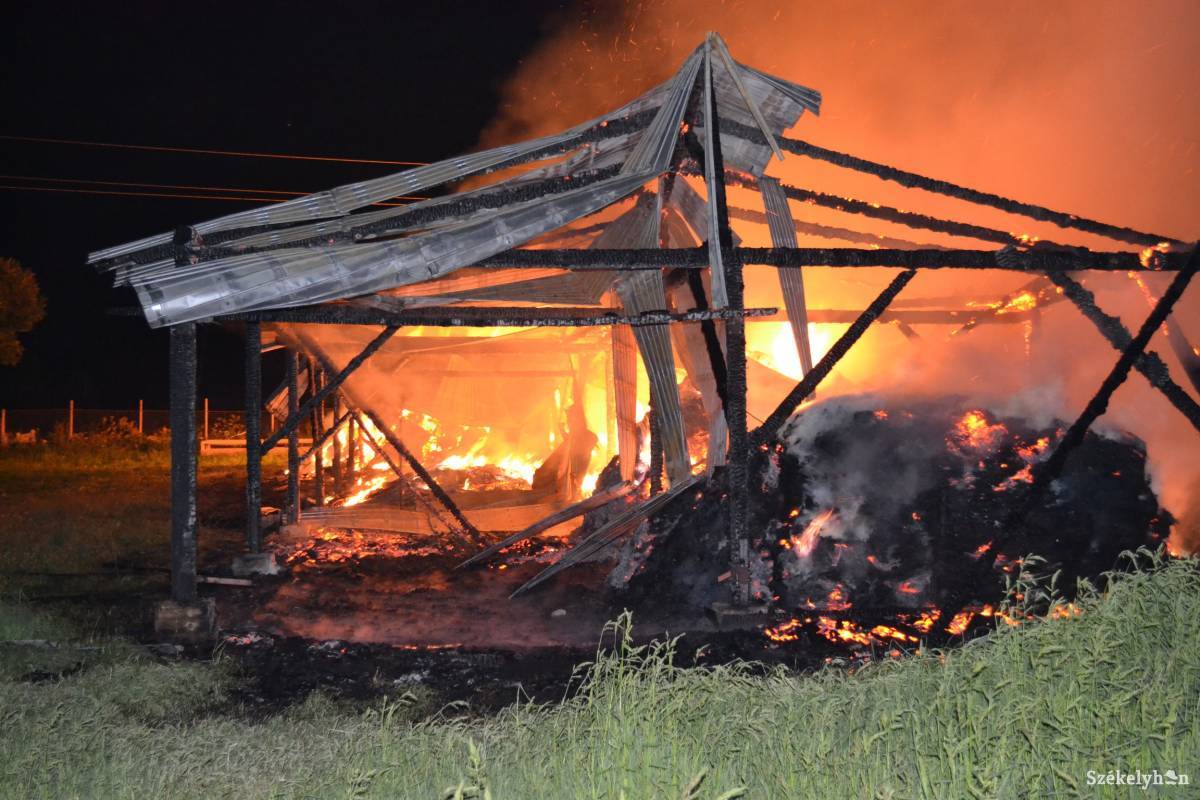 Leégett egy takarmányraktár Bereckben