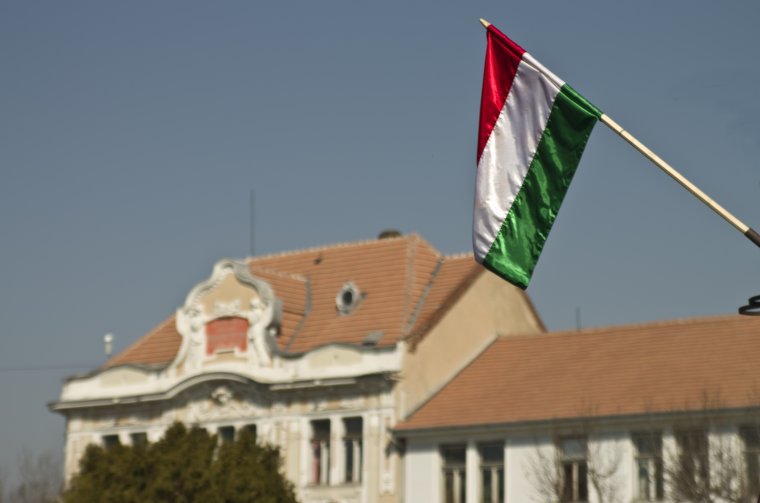 Kézdivásárhely polgármesterét is megbírságolta a prefektúra a magyar zászlók miatt
