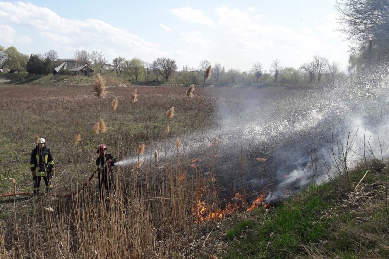 Egy nap alatt háromszor riasztották tarlótűzhöz a Kovászna megyei tűzoltókat