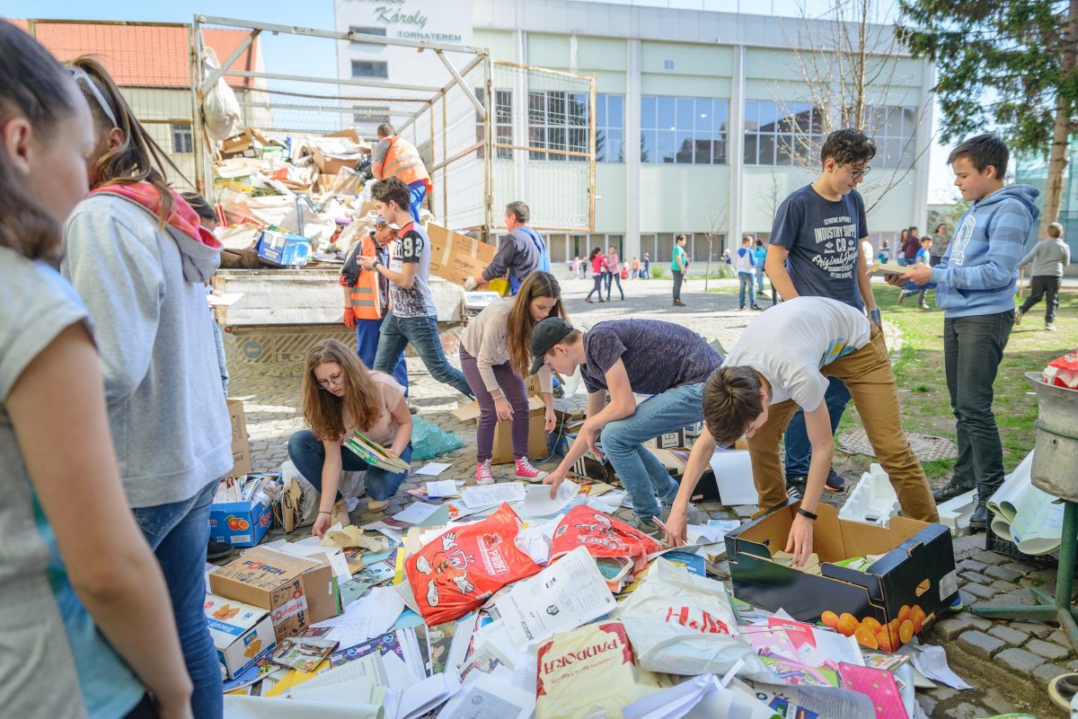 Huszonhét tonna papírt gyűjtöttek a sepsiszentgyörgyi diákok