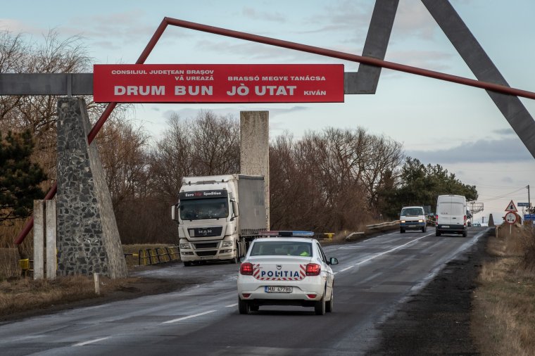 Dan Tanasă „lepattant” a Brassó megyei kétnyelvű táblákról, a bíróság szerint magyarul is üdvözölhetnek