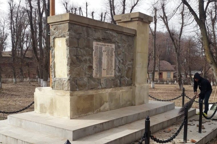 Megrongálták a nagyborosnyói emlékművet