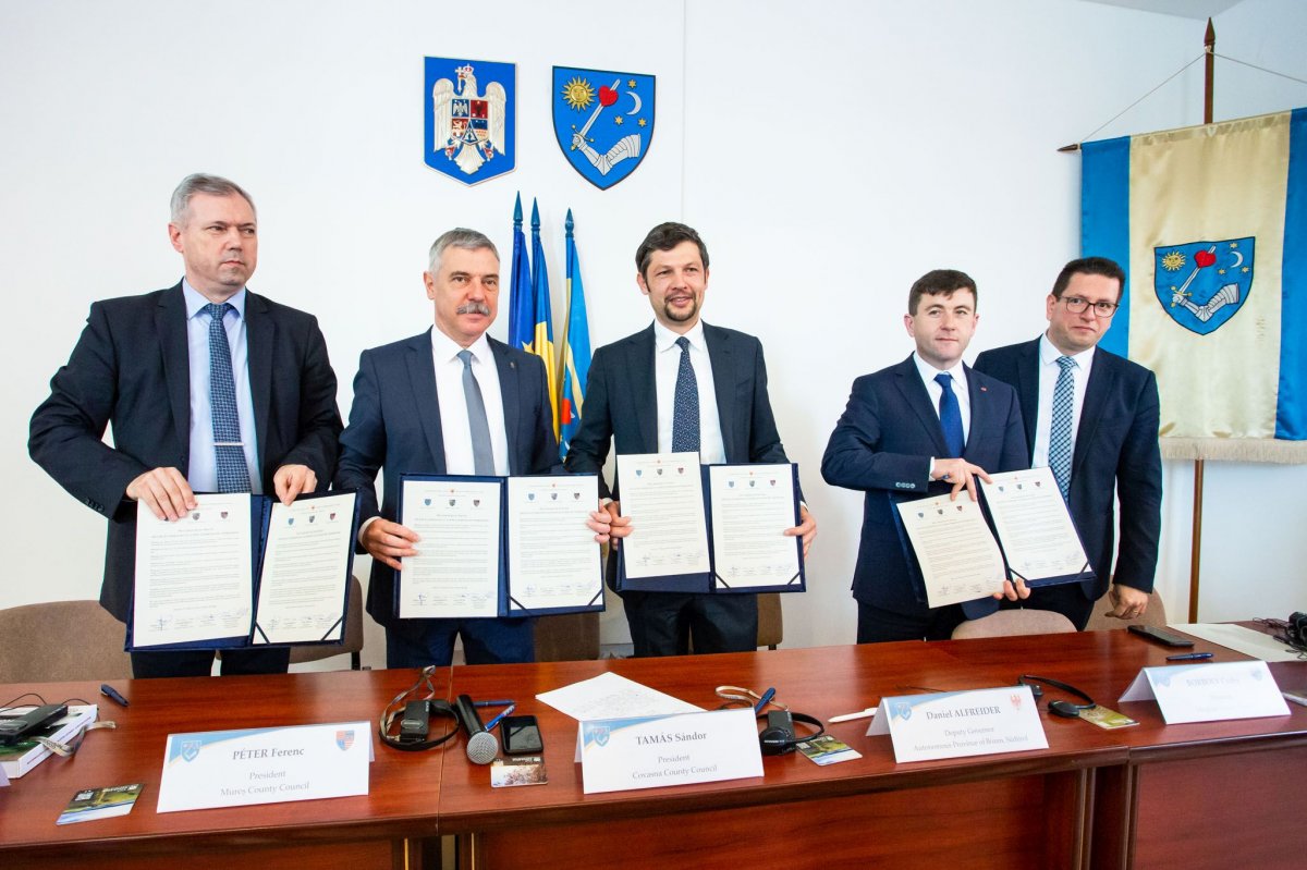 Együttműködési megállapodás szándéknyilatkozatát írták alá a székely megyék és Dél-Tirol elöljárói