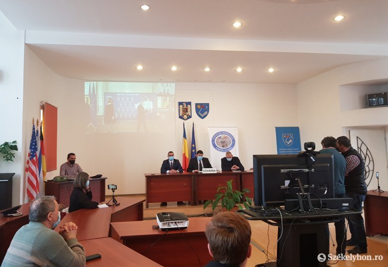 Beiktatták a Kovászna megyei prefektust, beszólt a belügyminiszter Kovászna és Hargita megyéknek