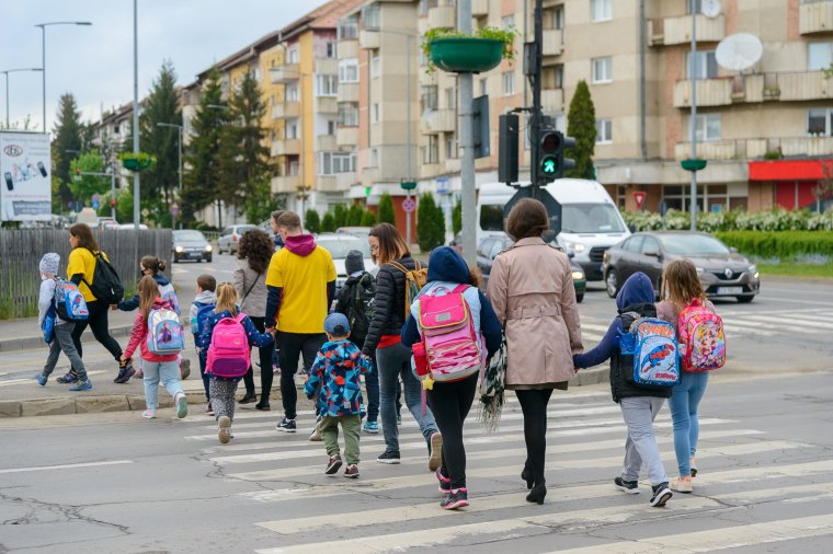 Iskolabusz vagy lábbusz? A szülők véleményére kíváncsiak a civilek és a városvezetés