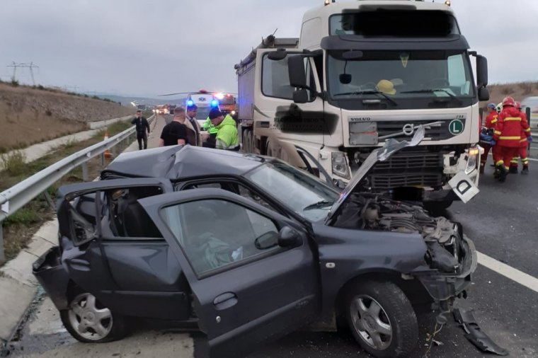 Baleset az A3-as autópályán: kamion és kisautó ütközött össze