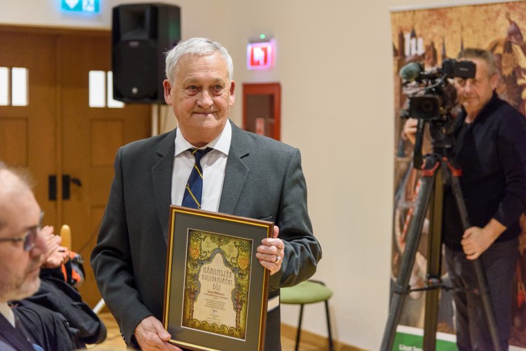 Jánó Mihály művészettörténész kapta a Háromszék Kultúrájáért díjat