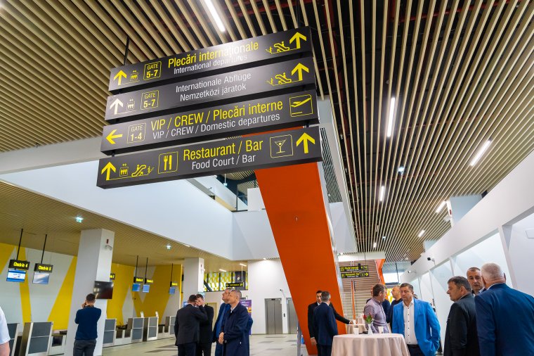 Szárnyra kapott „Románia szíve” – magyar feliratok is helyet kaptak a Brassó–Vidombák Nemzetközi Repülőtéren