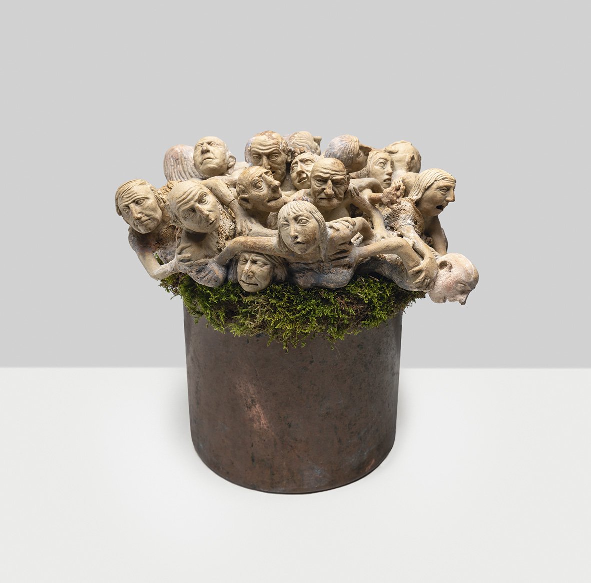 Magasat „ugró” szobrászművész kiállítása nyílik Sepsiszentgyörgyön