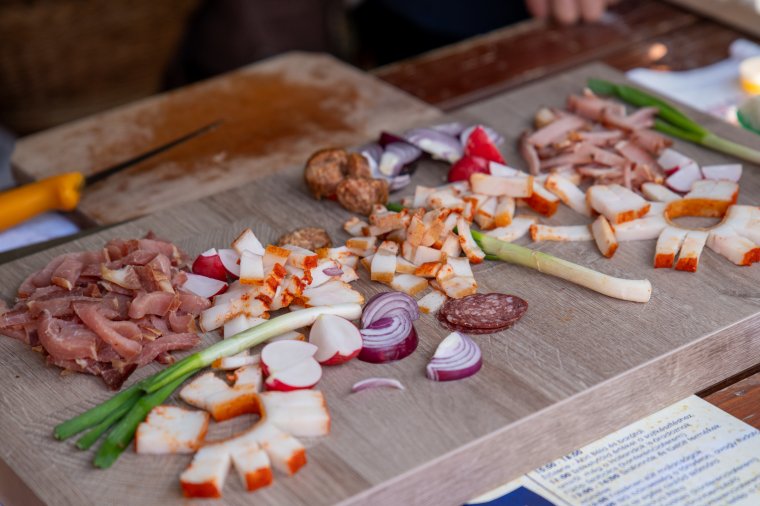 A legízletesebb szalonnát, kolbászt és füstölt húst is díjazták a háromszéki fesztiválon