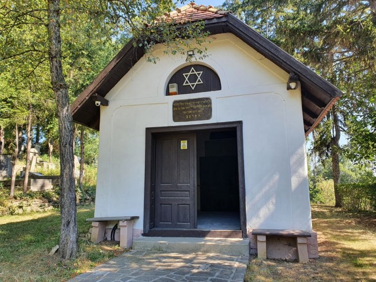 A sepsiszentgyörgyi holokauszt-emlékpark síremlékeinek avatását készítik elő