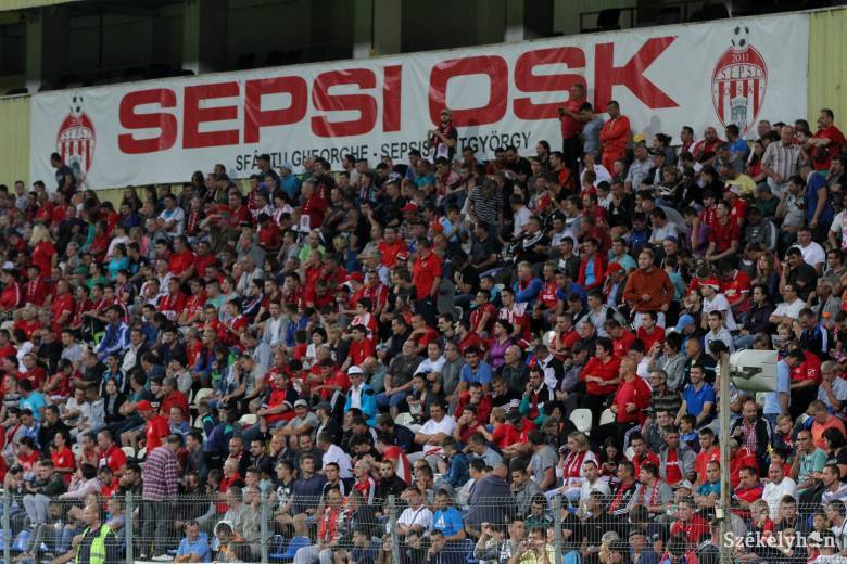 Rekordméretű kürtőskaláccsal várják a Steaua szurkolóit