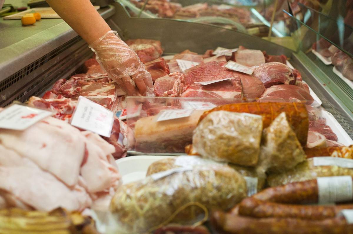 Alig félszáz cég uralja a romániai húsipart