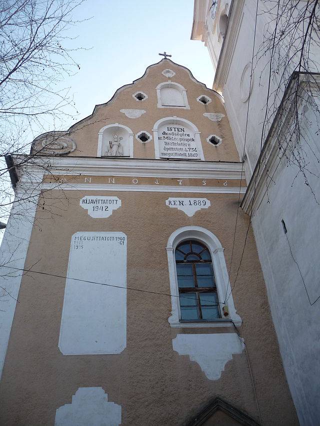Visszahelyeznék a gyergyói Szent Miklós-templom festettüveg-ablakait