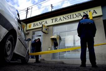 Fegyveresek kiraboltak egy pénzintézetet Nagybányán, hajtóvadászatot indított a rendőrség
