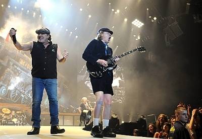 Öreg rocker nem vén rocker: visszatér az AC/DC