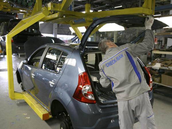 Támadásukkal leállították a hackerek a Dacia-gyárat