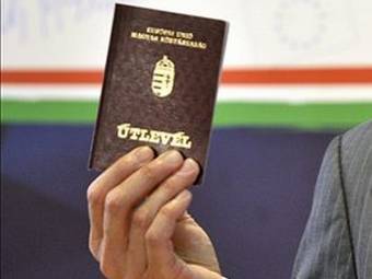 Még mindig a legerősebbek között van a magyar útlevél, a román néhány pozíciót javított