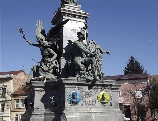 Az aradi Szabadság-szobor megsemmisítését, vagy Magyarországra költöztetését követeli a szélsőségesen nacionalista Noua Dreaptă
