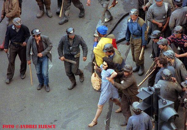 Bizonyíték: a kormány etette a tüntetőket szétverő bányászokat 1990-ben
