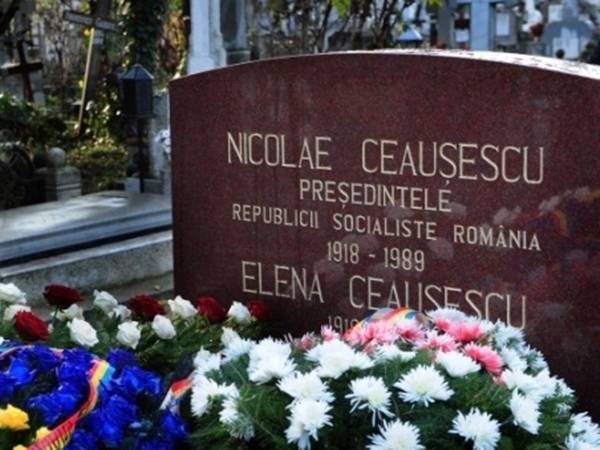 Több tucatnyian nosztalgiáztak Ceaușescu sírjánál