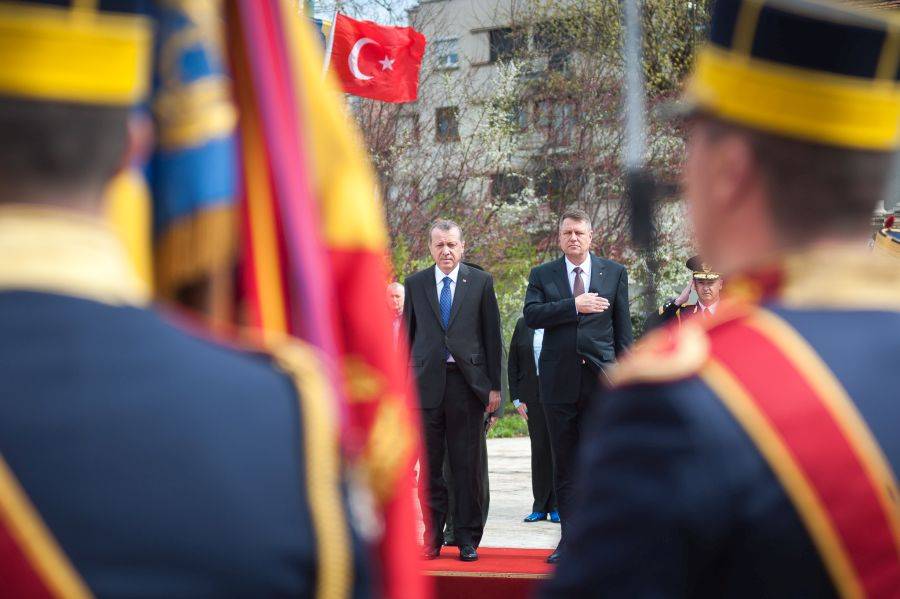 Török államfői látogatás Bukarestben a terror árnyékában