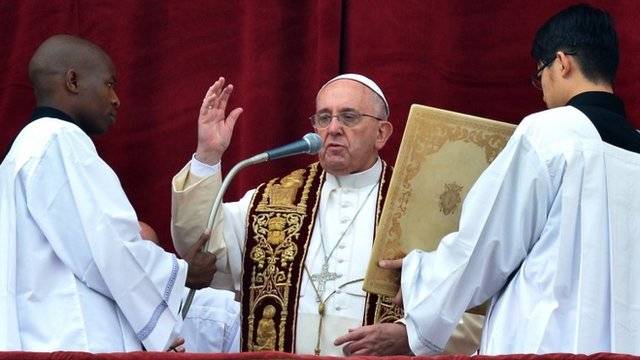 Ferenc pápa: könnyekkel teli a világban a karácsony
