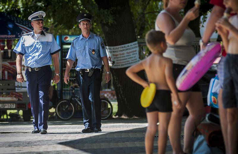 Több rendőr vigyáz a nyaralókra, Bulgáriába is jutott