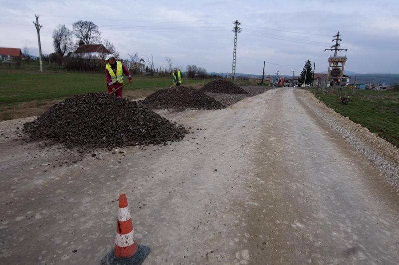 Magyarlakta községek útjait is felújítják Kolozs megyében